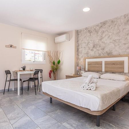 Apartamentos Lola Beach Málaga Kültér fotó