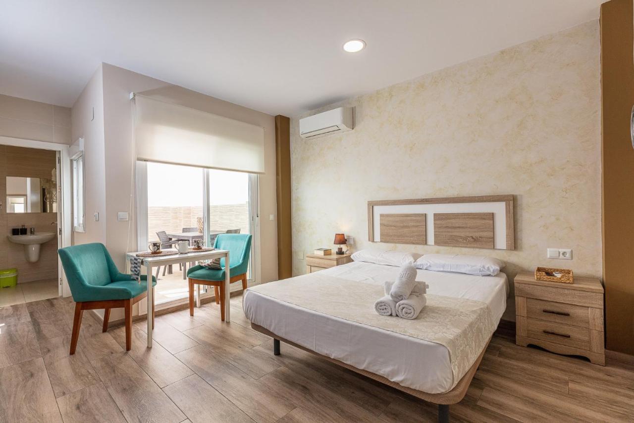 Apartamentos Lola Beach Málaga Kültér fotó