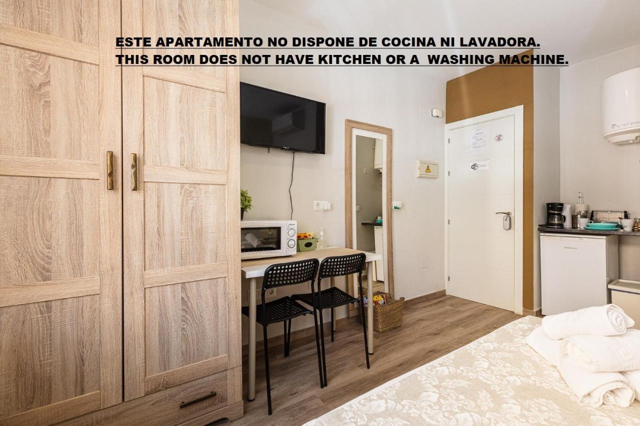 Apartamentos Lola Beach Málaga Kültér fotó