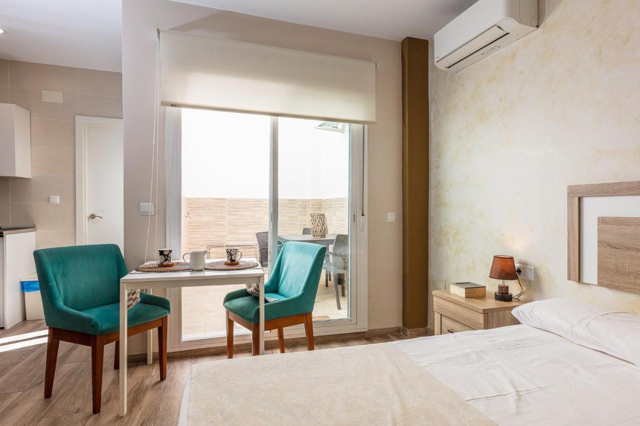 Apartamentos Lola Beach Málaga Kültér fotó