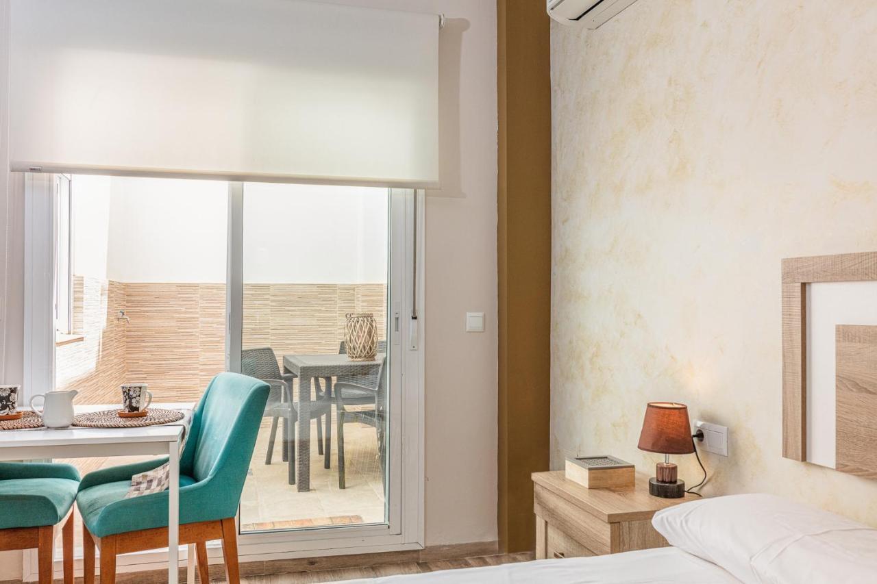 Apartamentos Lola Beach Málaga Kültér fotó