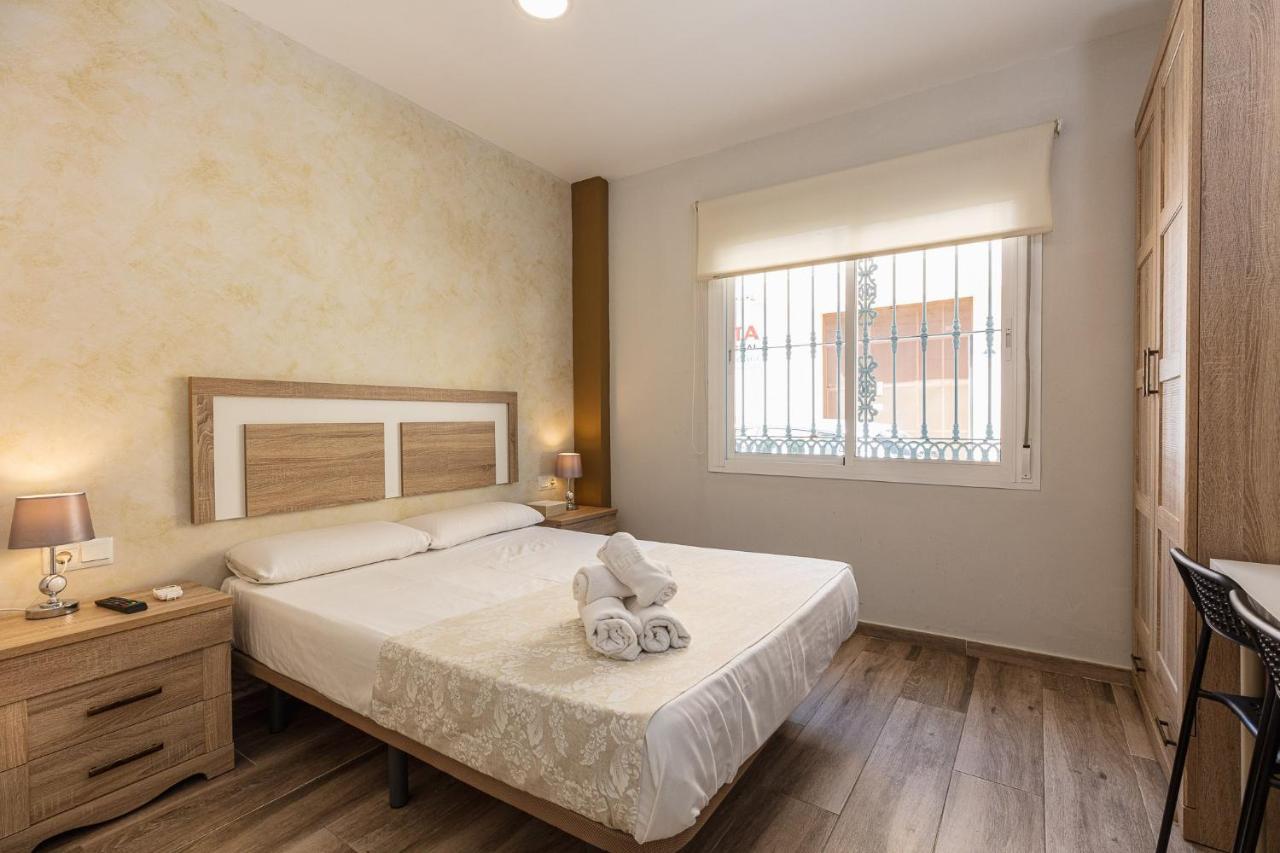 Apartamentos Lola Beach Málaga Kültér fotó