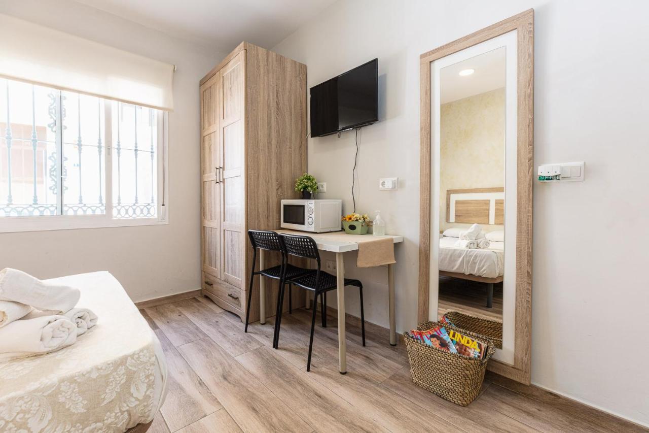 Apartamentos Lola Beach Málaga Kültér fotó