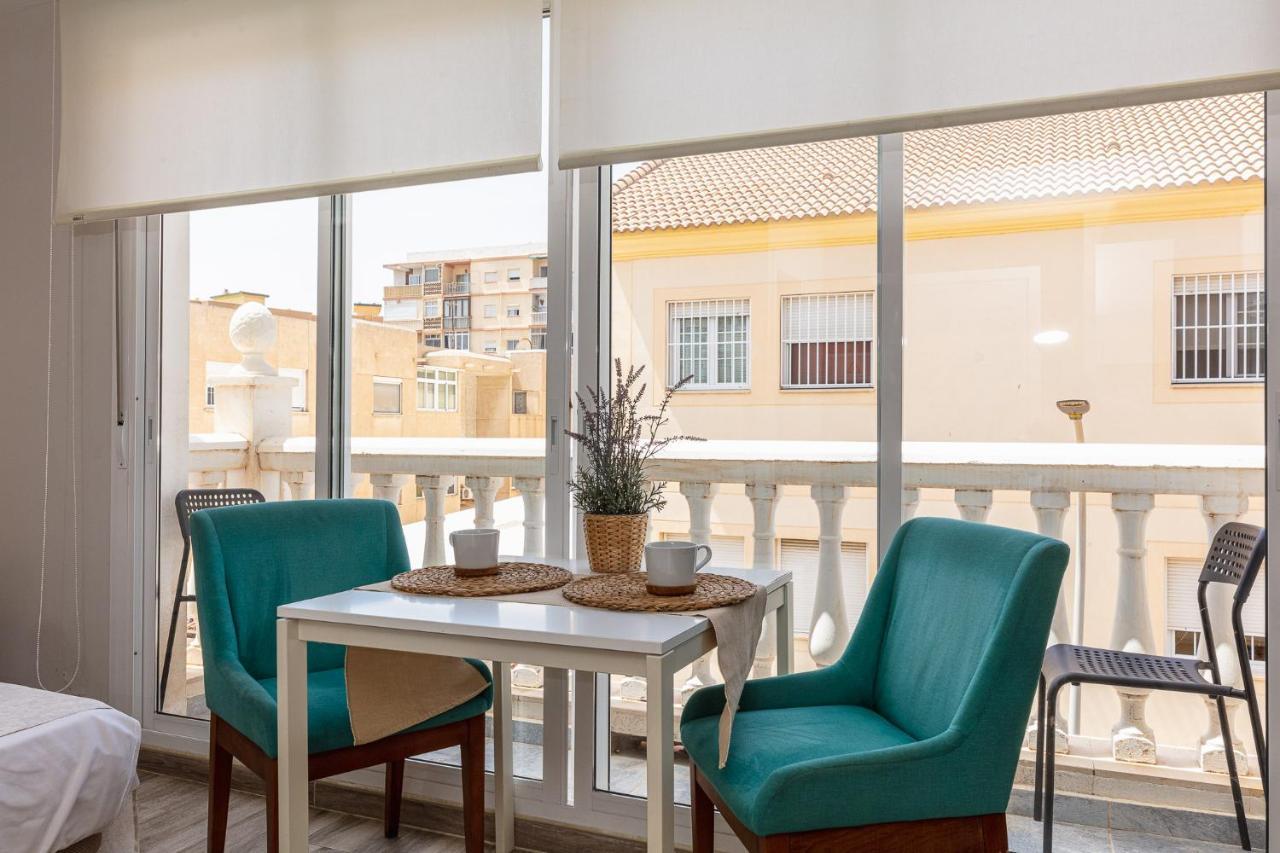 Apartamentos Lola Beach Málaga Kültér fotó