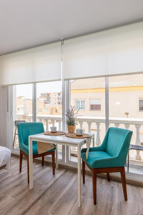 Apartamentos Lola Beach Málaga Kültér fotó