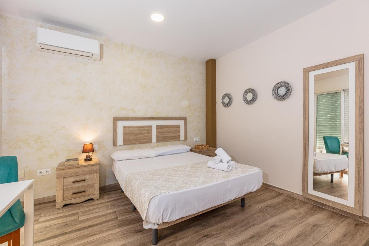 Apartamentos Lola Beach Málaga Kültér fotó