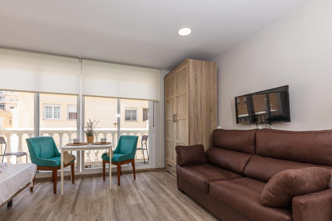 Apartamentos Lola Beach Málaga Kültér fotó