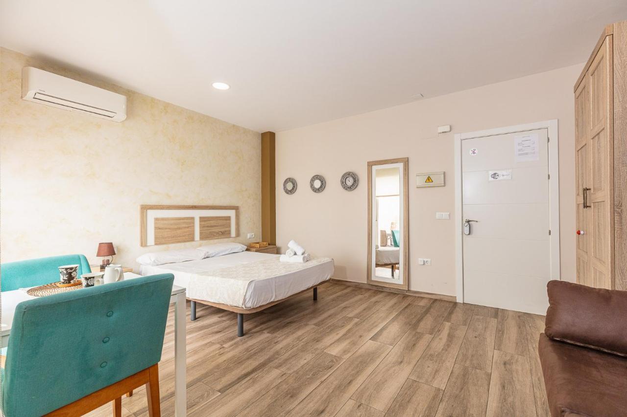 Apartamentos Lola Beach Málaga Kültér fotó