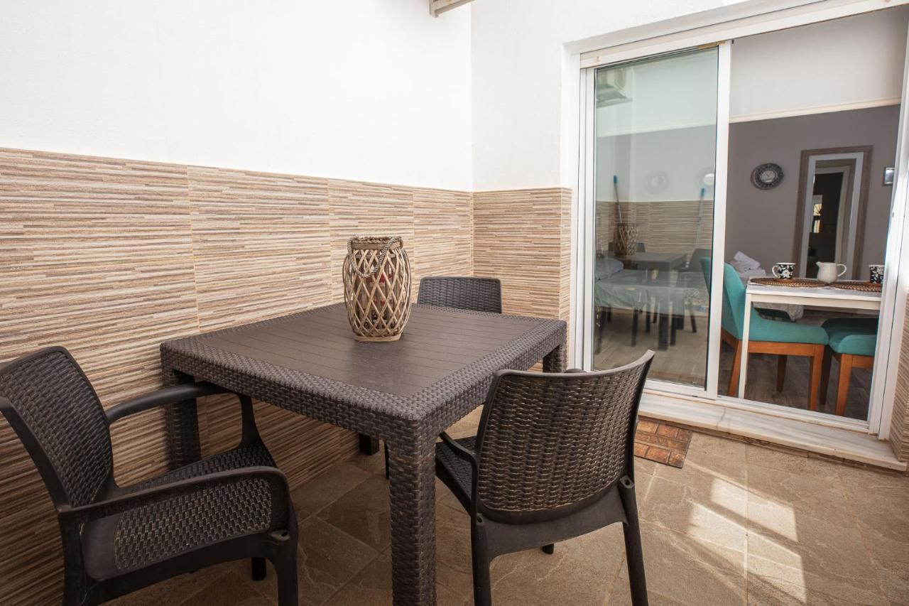 Apartamentos Lola Beach Málaga Kültér fotó