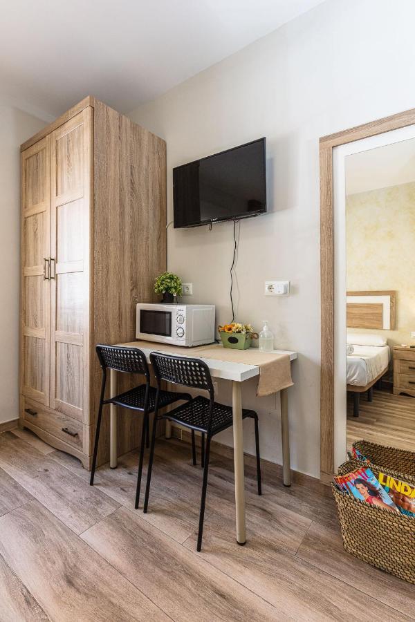 Apartamentos Lola Beach Málaga Kültér fotó