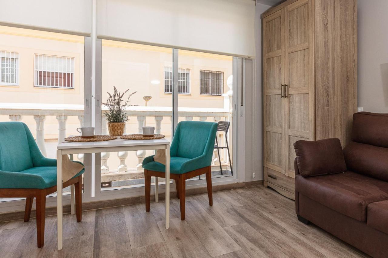 Apartamentos Lola Beach Málaga Kültér fotó