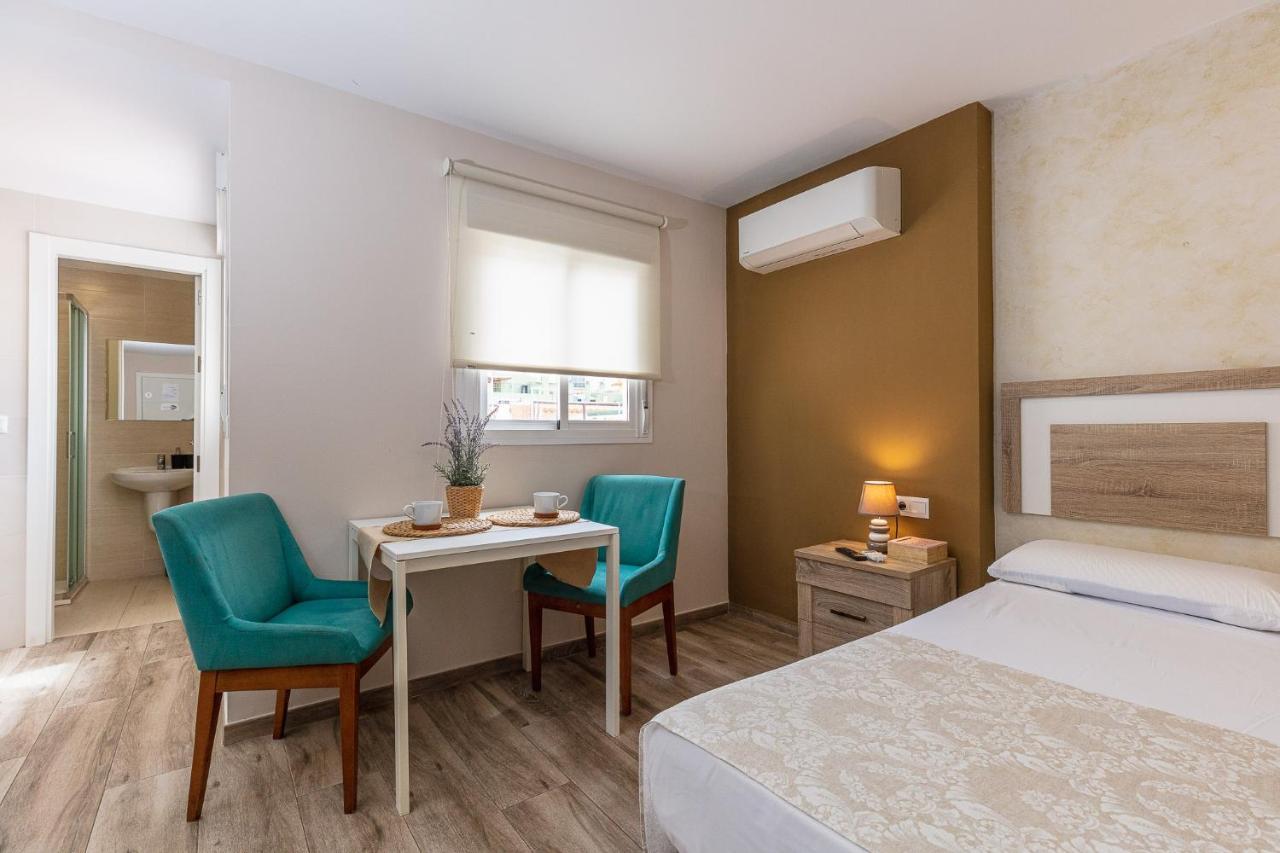 Apartamentos Lola Beach Málaga Kültér fotó