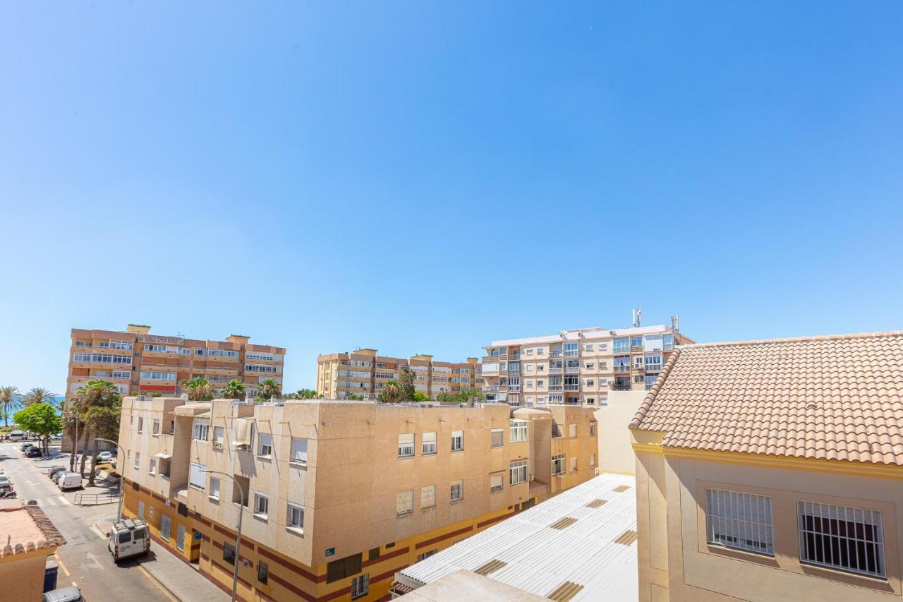 Apartamentos Lola Beach Málaga Kültér fotó