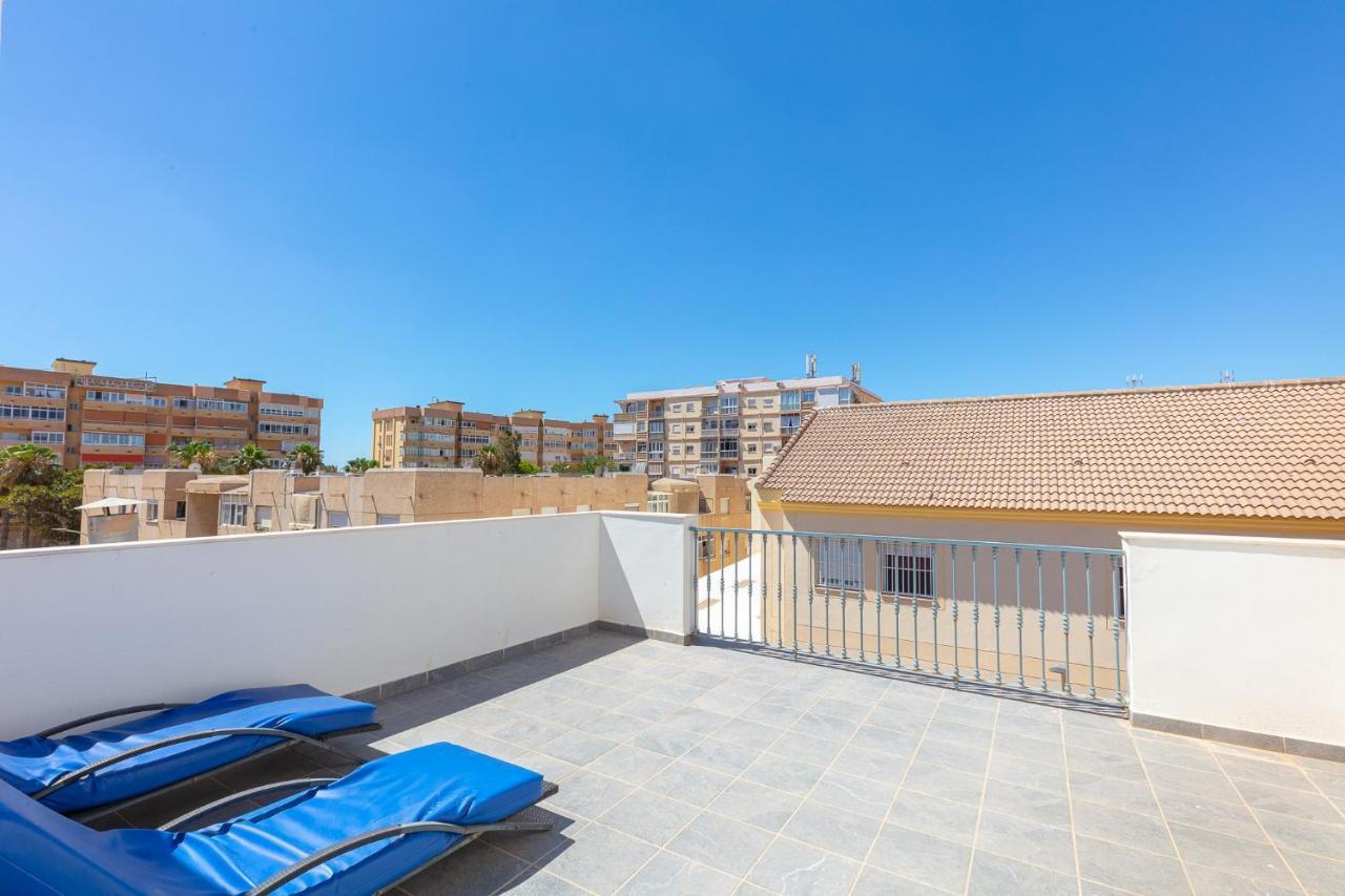 Apartamentos Lola Beach Málaga Kültér fotó