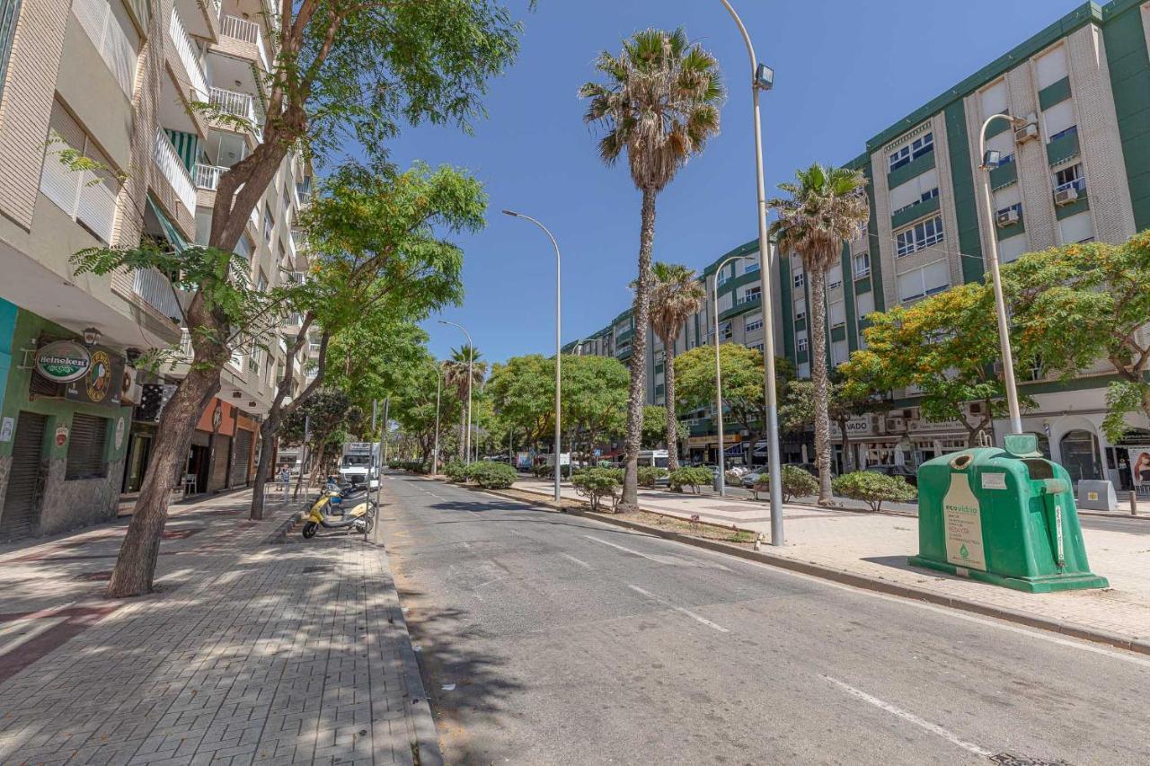 Apartamentos Lola Beach Málaga Kültér fotó