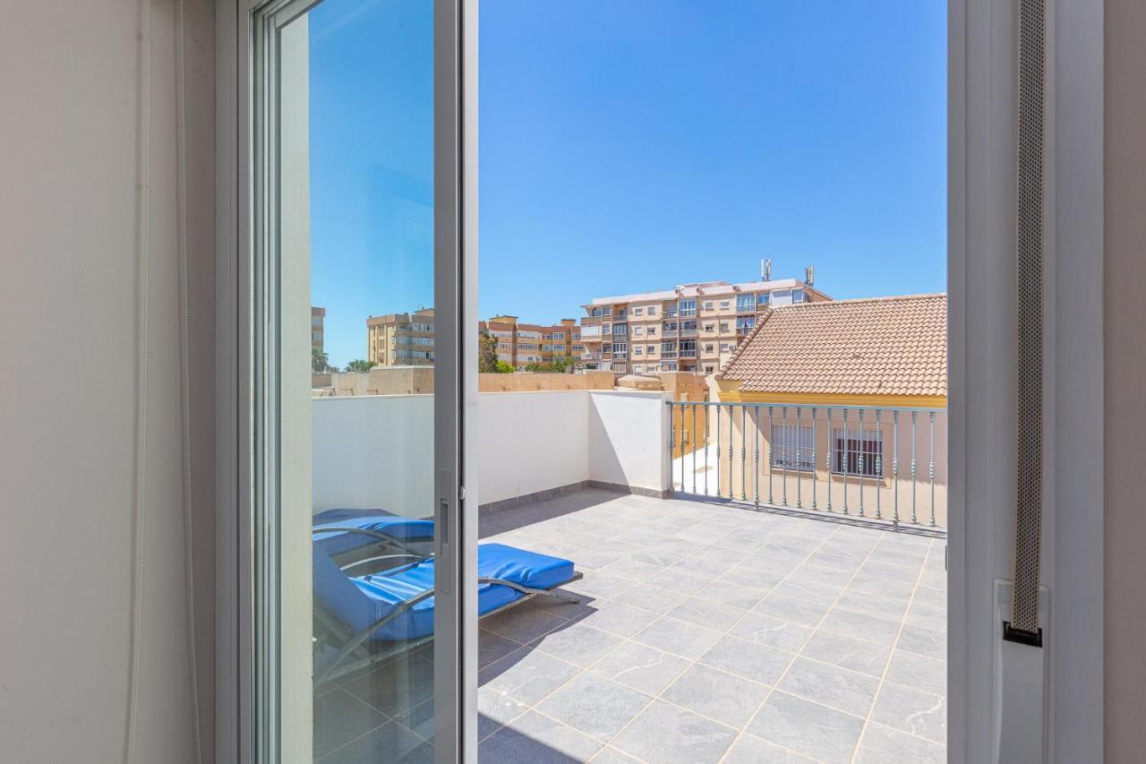 Apartamentos Lola Beach Málaga Kültér fotó