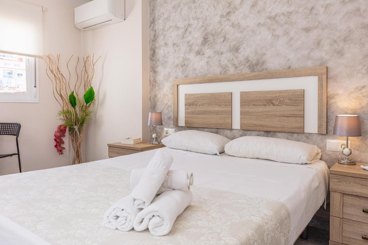 Apartamentos Lola Beach Málaga Kültér fotó